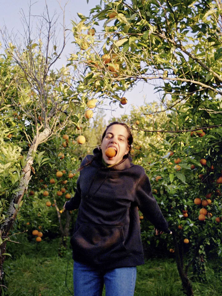 Karla Hiraldo Voleau
Snatching oranges, dalla serie You Can Have it All 2019, 2024 © Karla Hiraldo Voleau © Museo Nazionale del Risorgimento Italiano